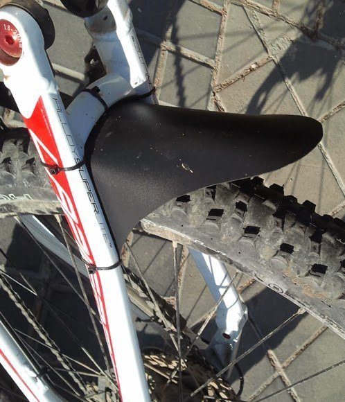 Cómo hacer unos mini guardabarros caseros para la MTB, segunda parte: Smart Ass o Ass Saver