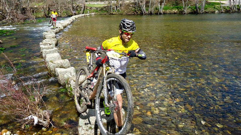 UCI Portugal Tour MTB Jon Erguin junto a Unai Yus en Portugal